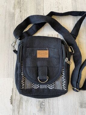 Kyber Black Jute Woven Crossbody Bag Lots of Pockets Can Wear on a Belt Also EUC